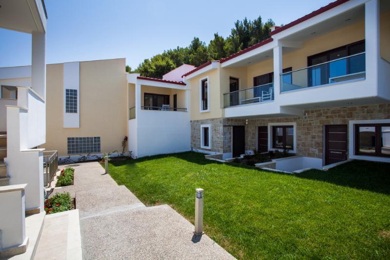 Elpiniki Luxury Apartments Неа-Потидеа Экстерьер фото